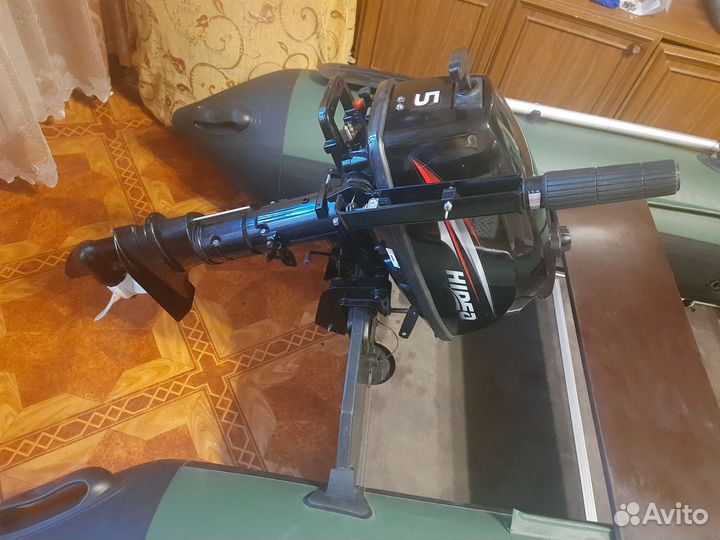 Лодка с мотором