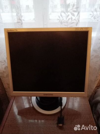 Монитор Samsung