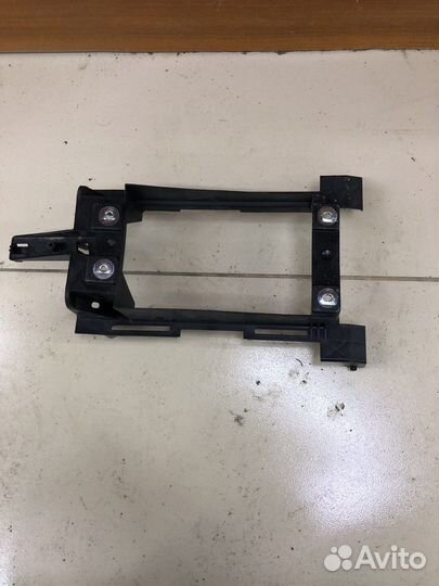 Кронштейн центральной консоли Audi Q5 A5 A4