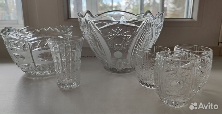 Цена за все хрусталь, 3 салатника, вазы и 4 рюмки