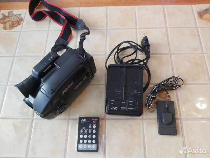 Видеокамера JVC GR-AX66E (Compact VHS)