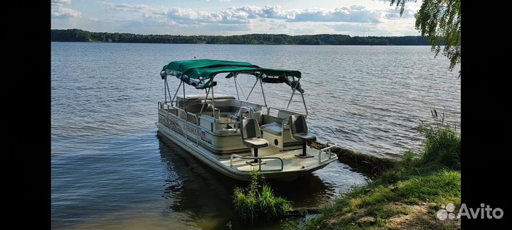 Отдых и прогулки на катере по Москве и области