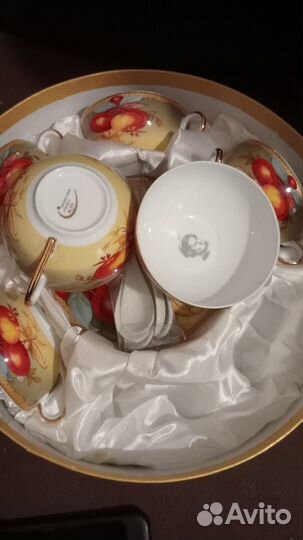 Чашки чайные с блюдцем и ложками фарфоровые