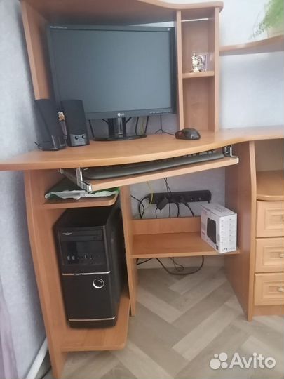 Компьютерный стол