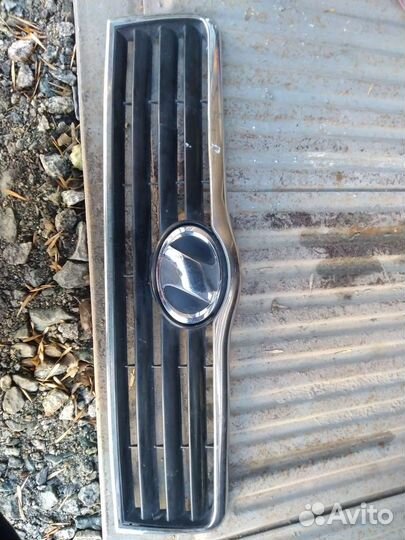 Решетка радиатора Тойота Авенсис