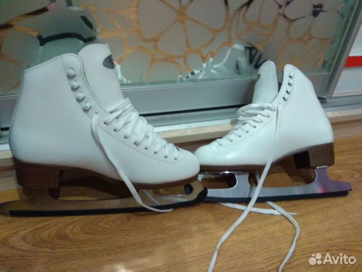 Фигурные коньки Riedell