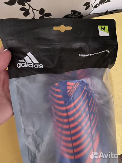 Новые Футбольные щитки Adidas Predator