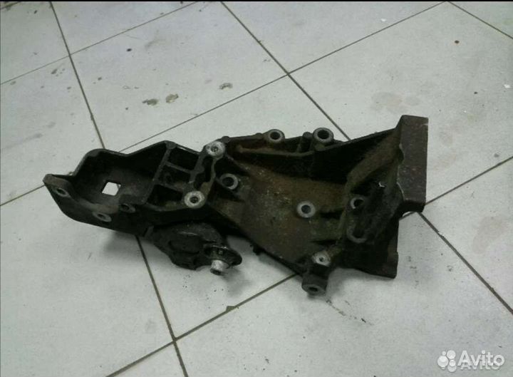 Кронштейн генератора split port