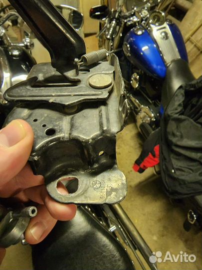 Замок капота Chrysler 300 / Dodge Charger