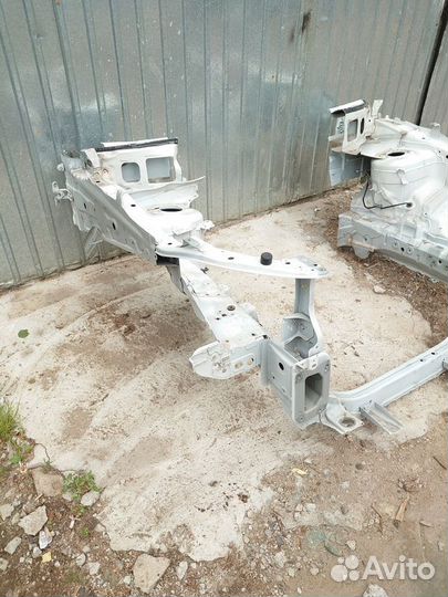 Передняя часть кузова Mitsubishi Outlander