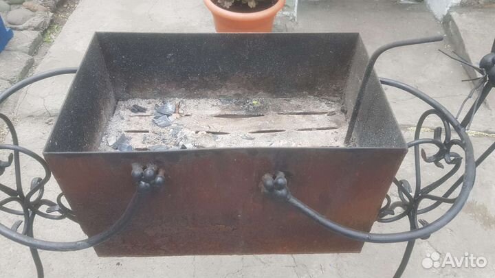 Кованый мангал, дровишница, столешница