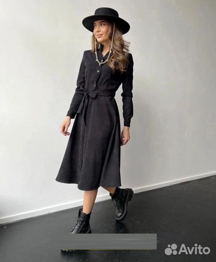 Платье с пуговицами миди