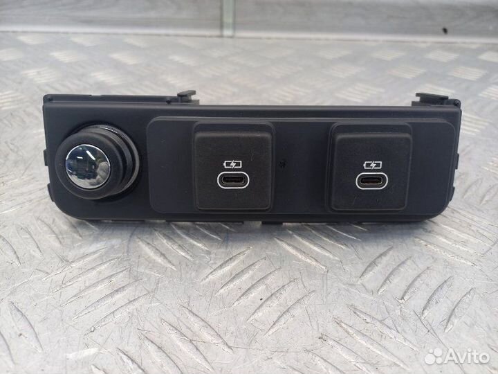 Разъем USB Land Rover Range Rover Sport 2 L494 3.0