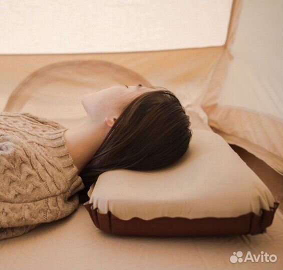 Компактная самонадувающаяся подушка для кемпинга