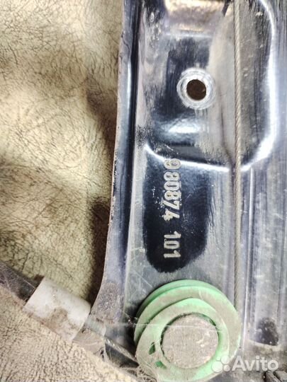 Стеклоподъемник передний правый Volkswagen Passat