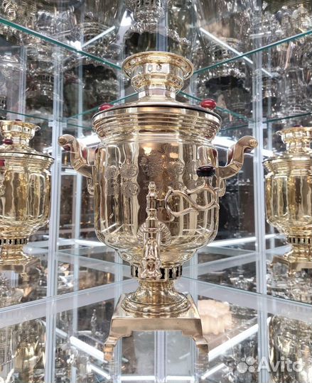 Самовар на дровах. Банка с медалями И.Г. Баташева