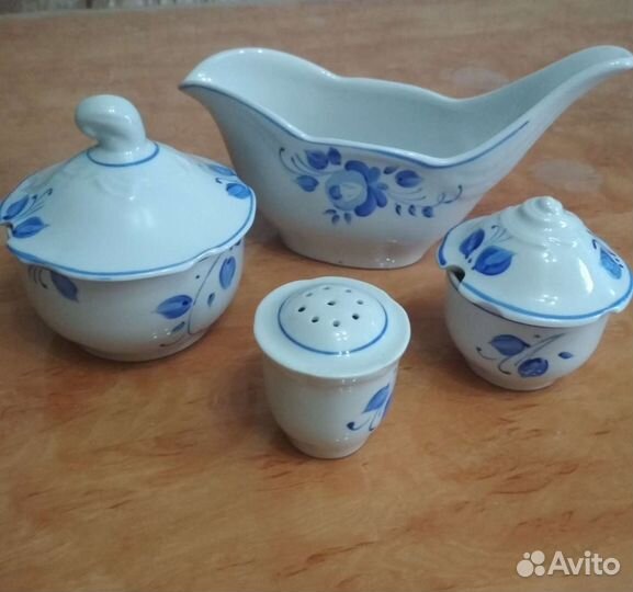 Супница, соусница и набор для специй