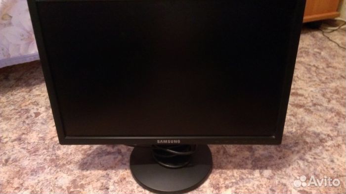 19 дюймов Экран (широкоформатный)