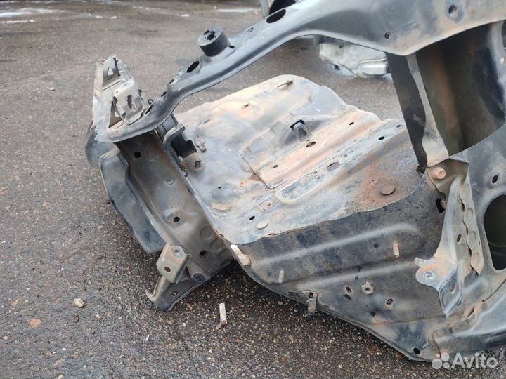Брызговик передний правый Toyota Prado 120