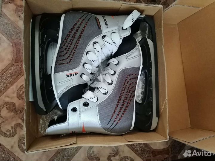 Коньки хоккейные