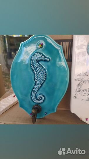 Настенный крючок панно. Керамический крючок