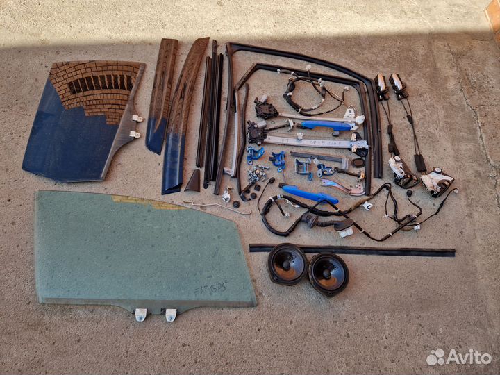 Запчасти двух дверей Honda fit 3