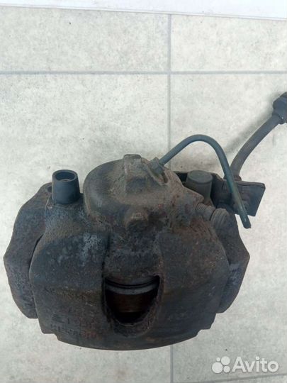 Суппорт тормозной передний левый Renault Laguna 2