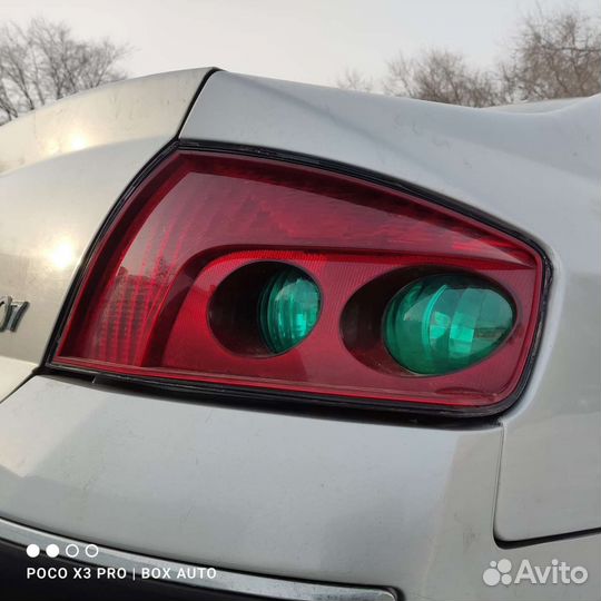 Фонарь задний правый Пежо 407 с дефектом