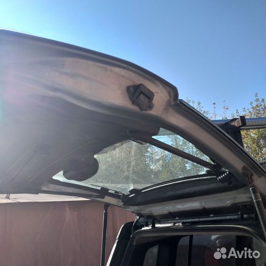 Крышка багажника nissan cube z10