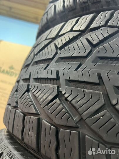 Kormoran Snow 235/45 R18 98V