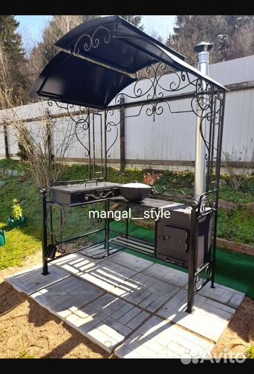 Мангал с крышей