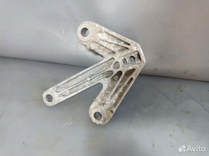 Кронштейн трансмиссии Ford Focus 2