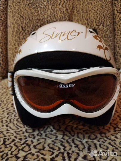 Горнолыжный шлем с очками женский