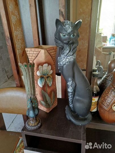 Вазоны и статуэтки