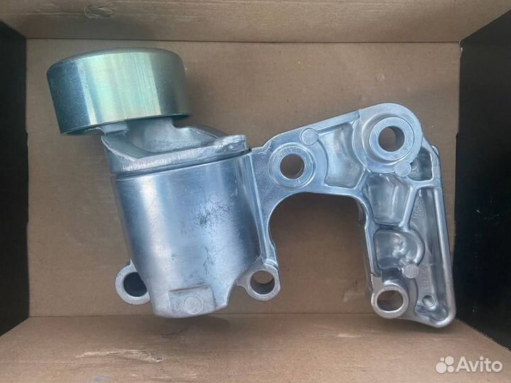 Натяжитель ремня Toyota Land Cruiser 200