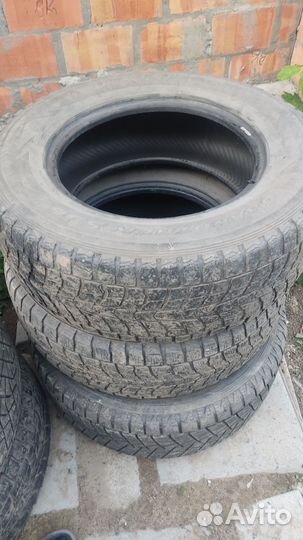 Bridgestone Blizzak LM-500 275/65 R17 30