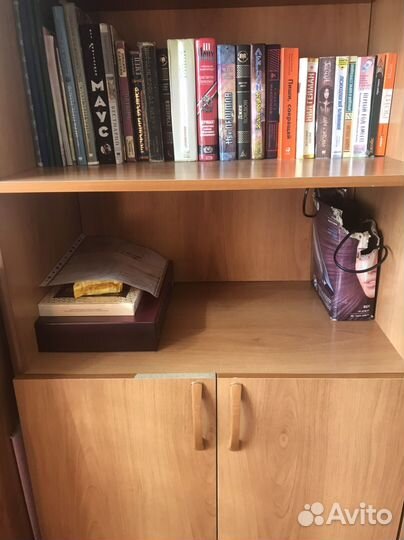 Шкаф книжный с зеркалом стеллаж