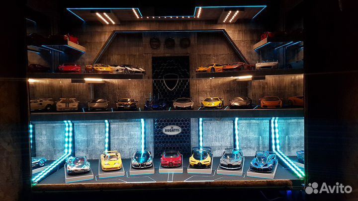 Шкаф для коллекции машин