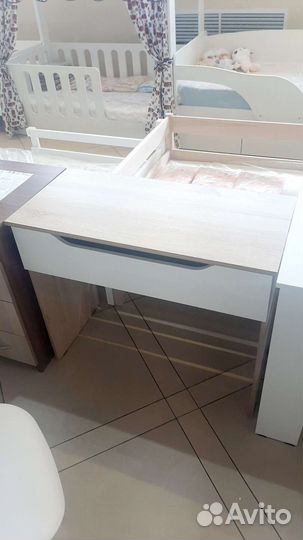 Туалетный столик с ящиком (новый)