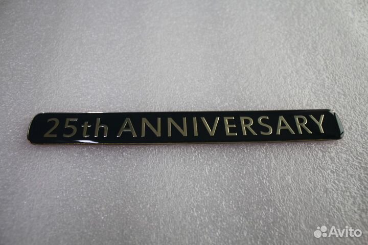 Надпись 25TH anniversary для LX570