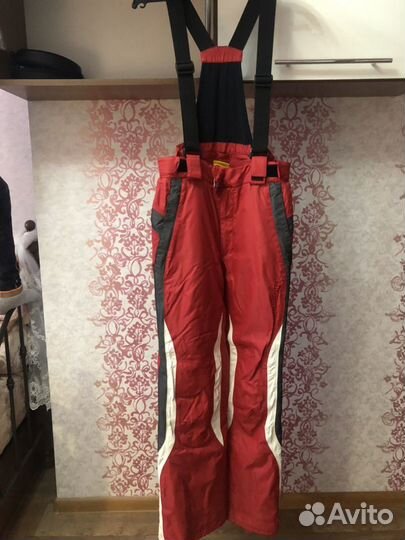 Горнолыжный зимний костюм