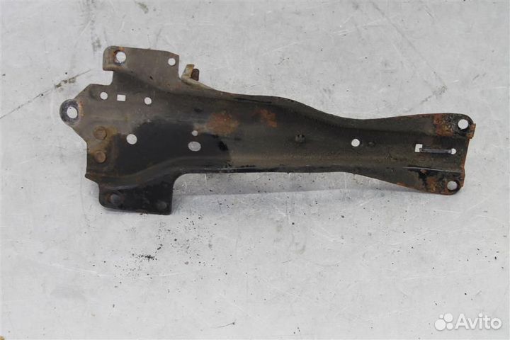 Кронштейн замка капота Nissan Teana J31 2006-2008