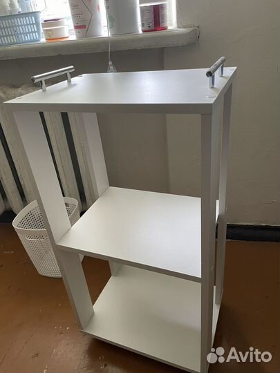 Этажерка на колесиках