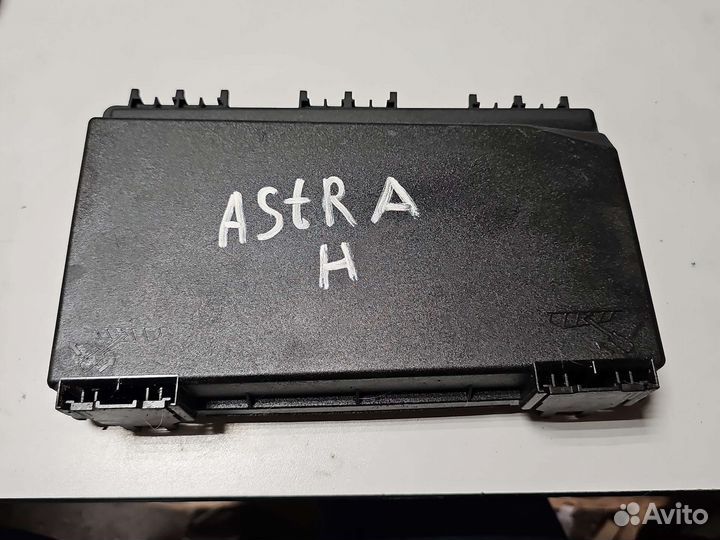 Крышка блока предохранителей Opel Astra H Zafira B