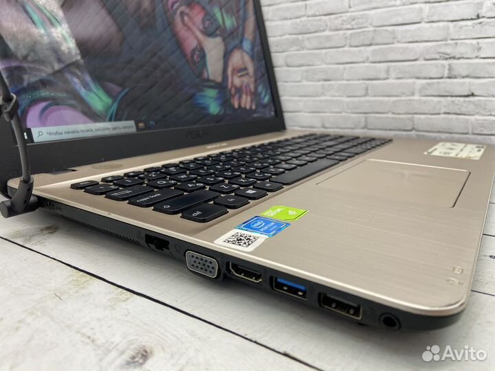 Шустрый ноутбук Asus / 15.6 / 4 ядра / SSD / 810M