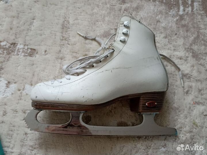 Фигурные коньки riedell