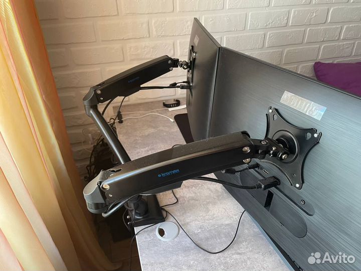 Настольный кронштейн для мониторов kromax