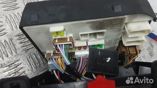 Блок предохранителей renault megane 3 (6NT03M101)