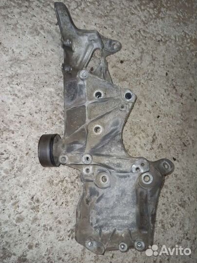 Кронштейн генератора компрессора Renault Logan 1