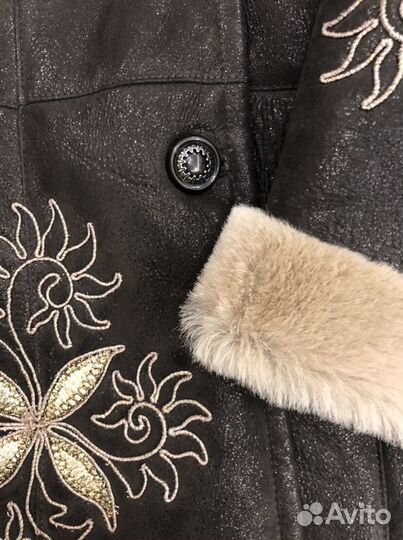 Дубленка из натурального меха с капюшоном